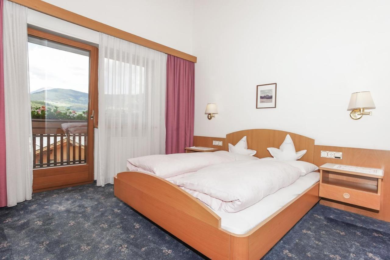 Hotel Waldheim Natz-Schabs Buitenkant foto